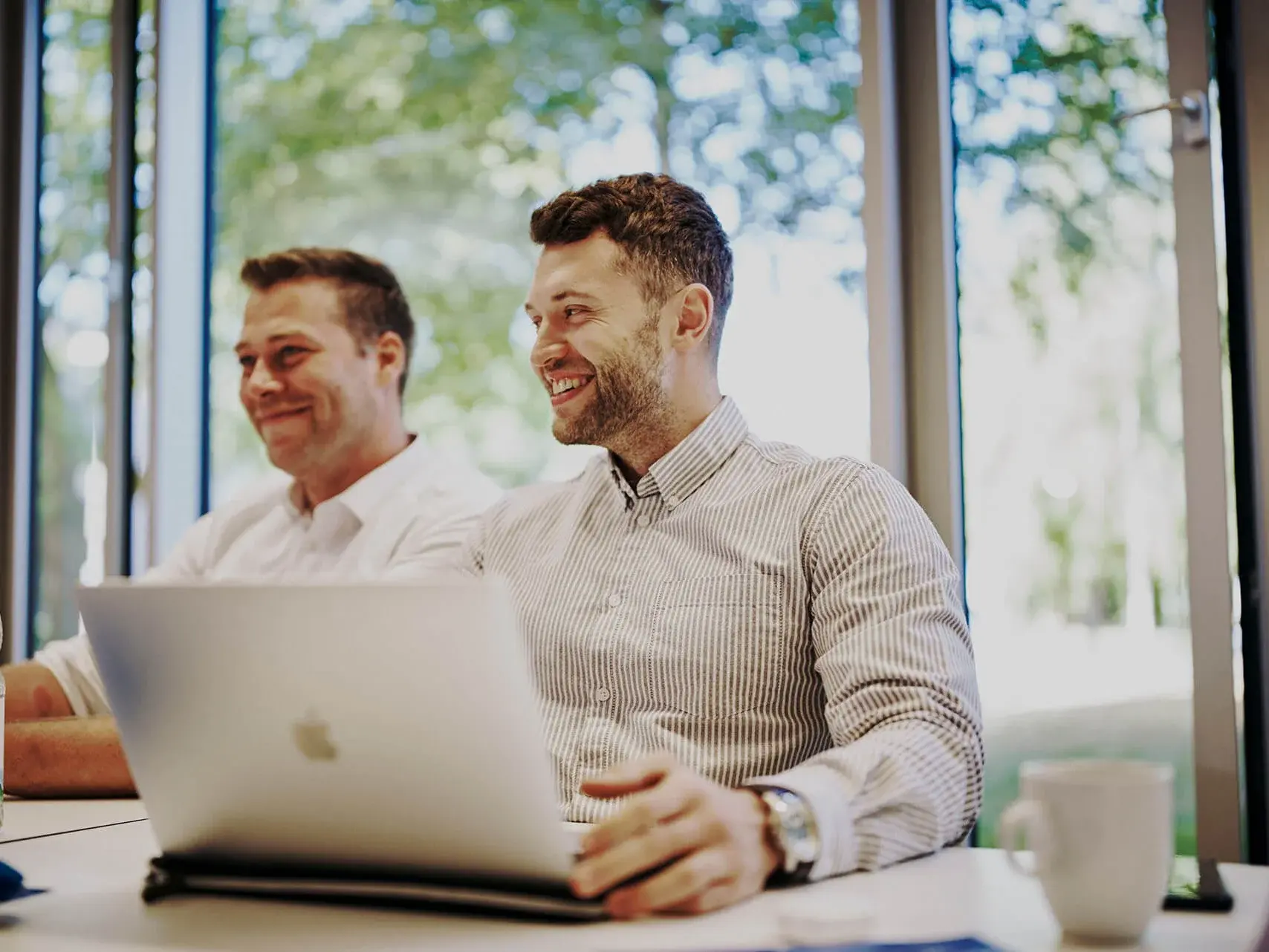 tum-campus-heilbronn-what's-in-it-for-you 2 men in front of a laptop